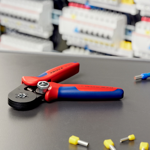 Knipex Pince à sertir auto-ajustable pour embouts de câble avec accès  latéral brunie, avec gaines bi-matière 180 mm 97 53 04