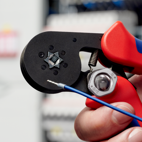 Self Adjusting Crimping Pliers for wire ferrules With lateral