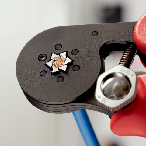 Self Adjusting Crimping Pliers for wire ferrules With lateral