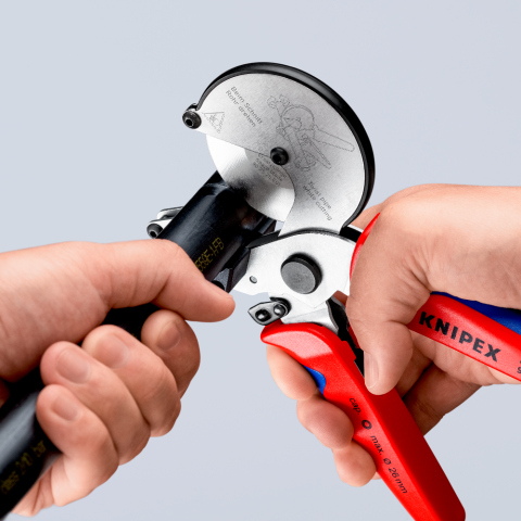 KNIPEX 90 25 25 Rohrschneider für Verbund- und Kunststoffrohre Anwendung 15